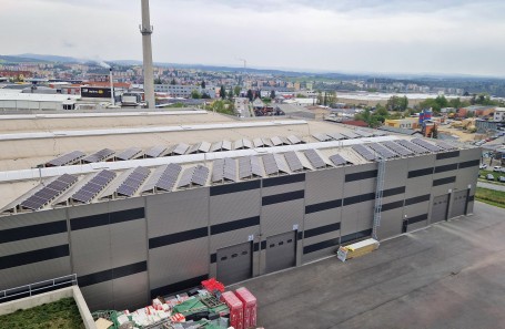 Fotovoltaická elektrárna na hale PREFA